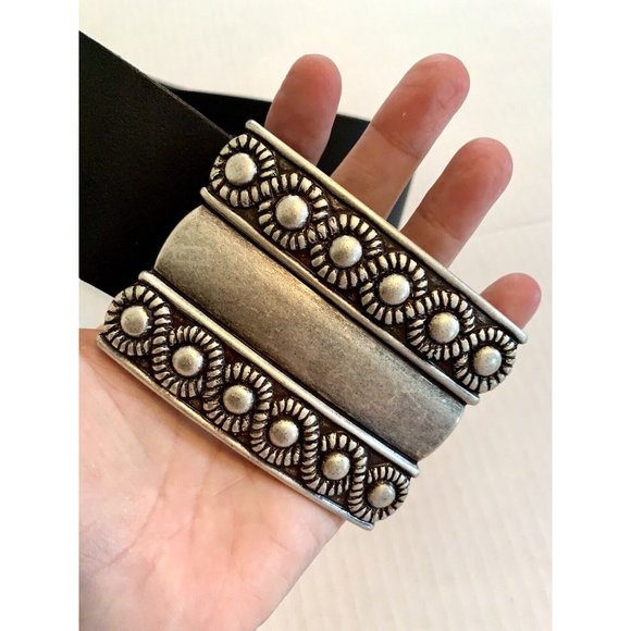 women’s black leather belt with silver embossed buckle made in Spain. - Picture 4 of 10